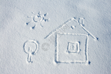新雪上画的家图片