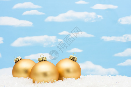 金玻璃圣诞金球雪花背景的圣诞图片