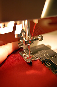 缝纫机细节与红线和布图片