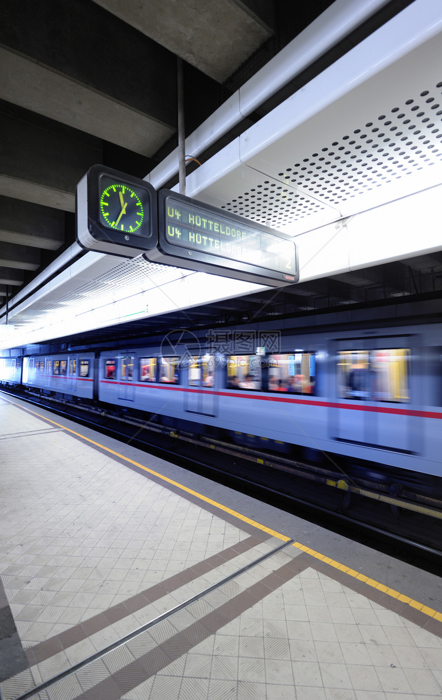 地铁站的快速列车维也纳奥地利图片