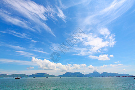 夏日的香港海景云朵飘扬图片