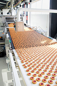 在工厂生产饼干图片