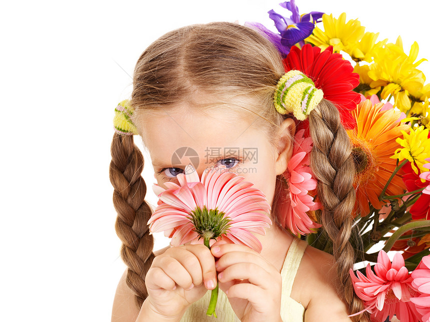 拿着一束鲜花的快乐小女孩图片