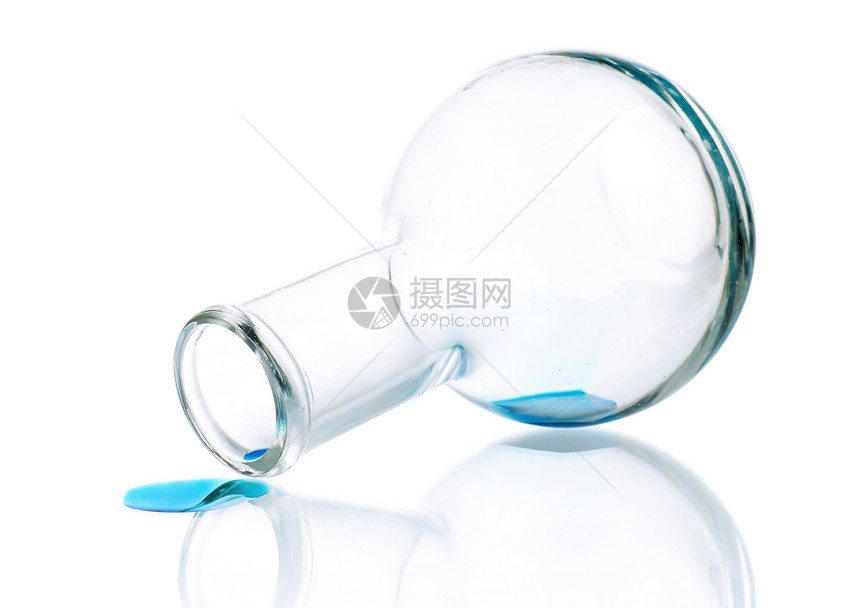 白色背景液体的实验室玻璃器件用于白图片