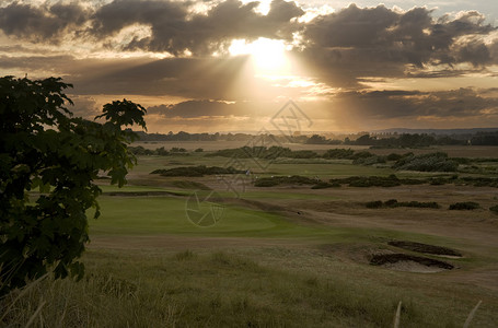 林克斯高尔夫球场的日落景观图片