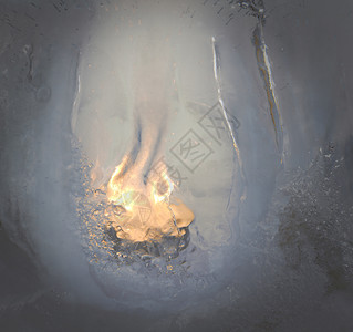透过冰层看到的蜡烛背景图片
