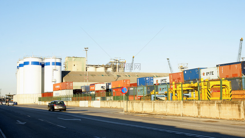 巴塞罗那港的集装箱图片
