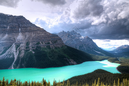 加拿大落基山脉的佩托湖高清图片