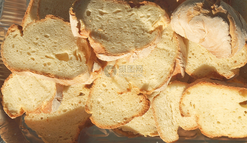 bbq上的面包切片传图片