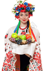穿着带水果的乌克兰民族服装的乌图片