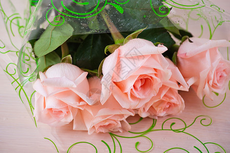 花束五朵粉红玫瑰背景表图片