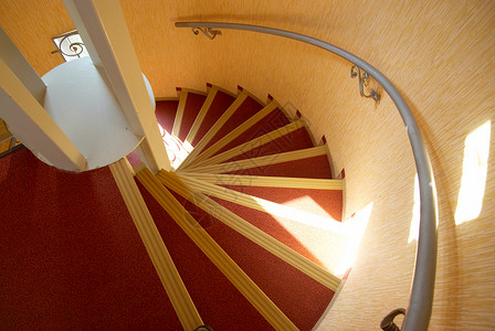 房子里的螺旋楼梯图片