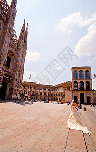 在米兰Duomo广场的图片
