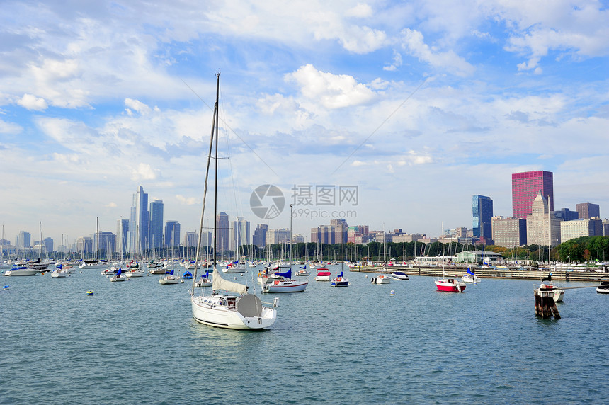 芝加哥市中心城市的天际线在密歇根湖上空有摩天大楼清晨有图片