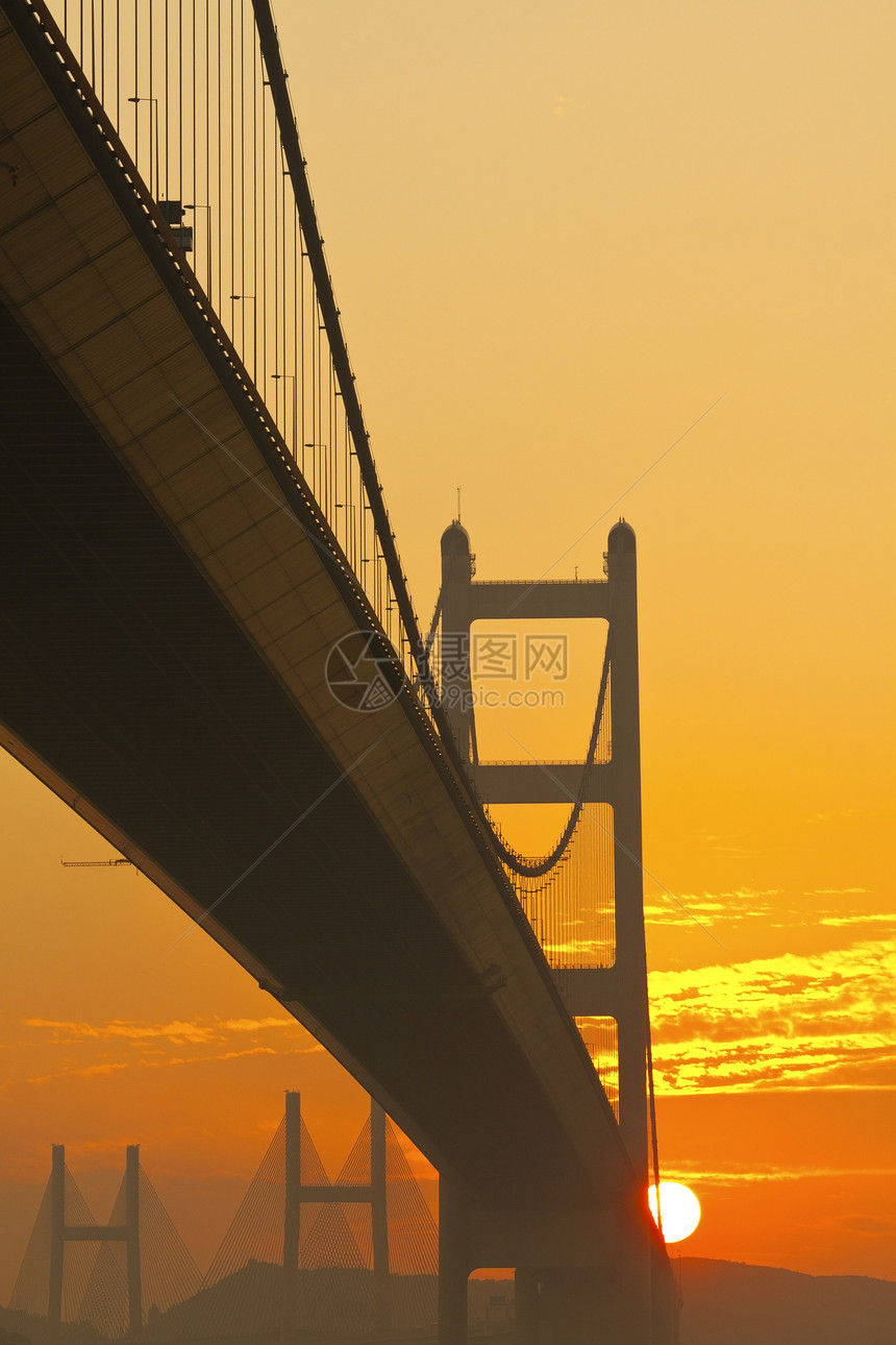 夕阳下的青马桥图片