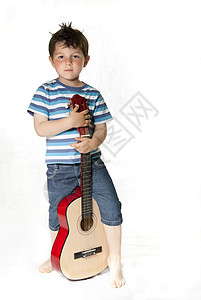 弹吉他和鼓的年轻音乐家图片