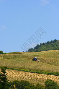 农场拖拉机图片