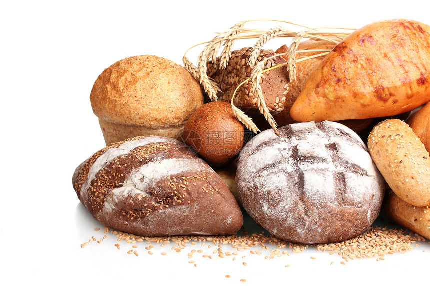 美味的面包和小麦隔离在白色图片