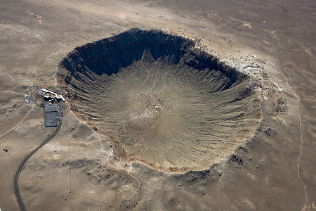 000年前坠落在地球上的镍铁陨石的撞击地点它有150英尺宽背景图片