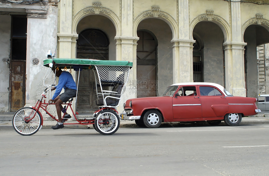 古巴哈瓦那的旧式运输工具车辆图片