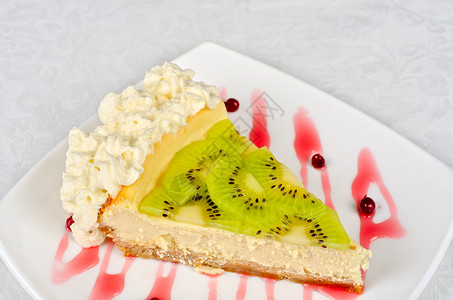 美味的kiwi新鲜蛋糕图片