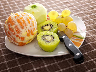 几类剥水果和刀子在图片