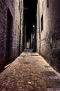 晚上的意大利小巷图片
