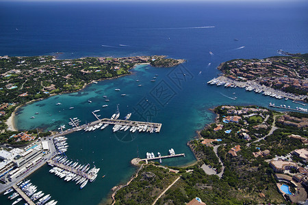 意大利撒丁岛奥尔比亚省翡翠海岸第勒尼安海和切尔沃港图片