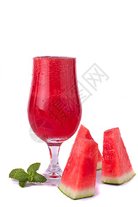 红色新鲜的西瓜汁在白色图片