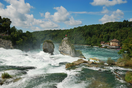 莱茵瀑布是欧洲最大的平原瀑布它位于瑞士北部沙夫豪森镇附近图片