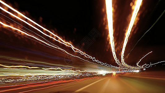 道路沿线的灯光路道从一辆行驶车辆上取走图片