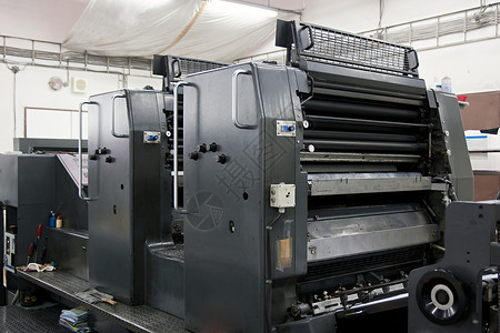 印刷机和测算仪设高清图片
