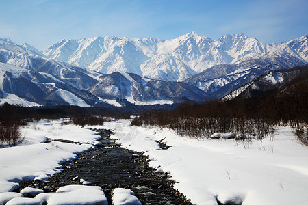 冬季哈库巴村Shiroumadake山图片