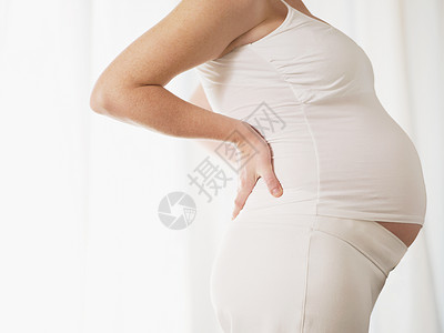7个月孕妇背部按摩的意大利斜体切片视图水平形状侧面视图图片