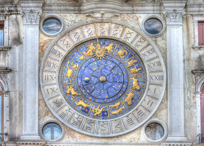 位于威尼斯圣马克广场的圣马克时钟房内图片