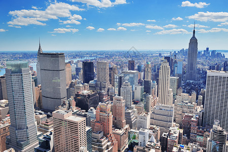 纽约市曼哈顿市中城空中全景白天有摩天大高清图片