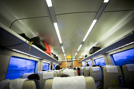 坐火车旅行超速列车的内部图片