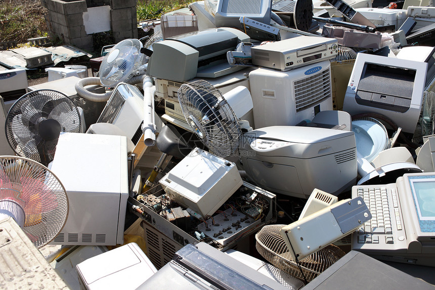 金属和塑料回收家用电子产品图片