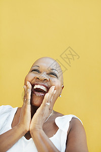 50岁的非洲女人的肖像图片