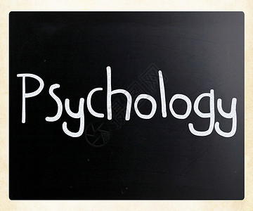 黑板上用白色粉笔手写的心理学这个词图片