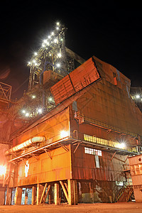 夜间钢业图片