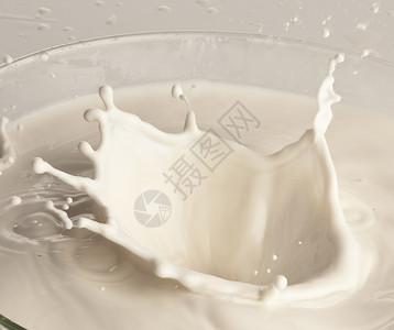 奶水喷出图片