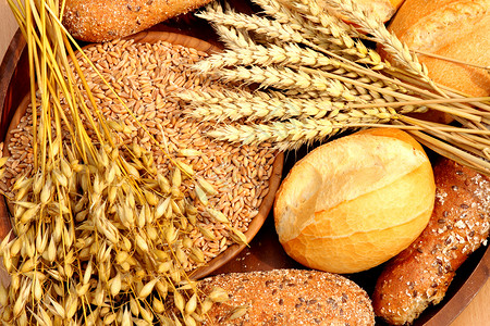 面包和谷物的几种变体图片