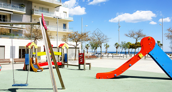 巴塞罗那巴达洛纳的儿童游乐场图片