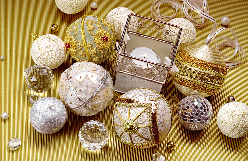 美妙的圣诞作文漂亮的球和蜡烛图片