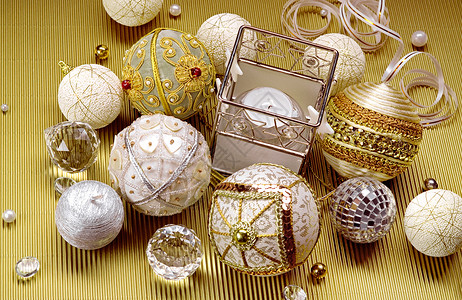 美妙的圣诞作文漂亮的球和蜡烛图片