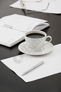 上午工作咖啡纸张笔记本笔图片
