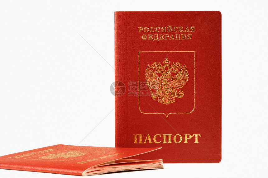 两本外国护照在白色图片