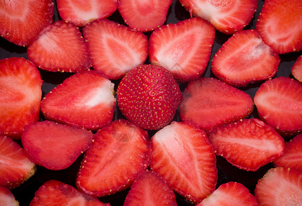 红色新鲜草莓背景图片