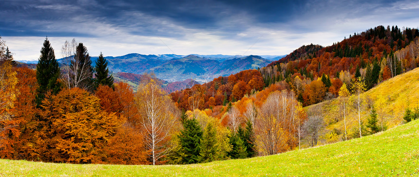 山地秋天的风景图片